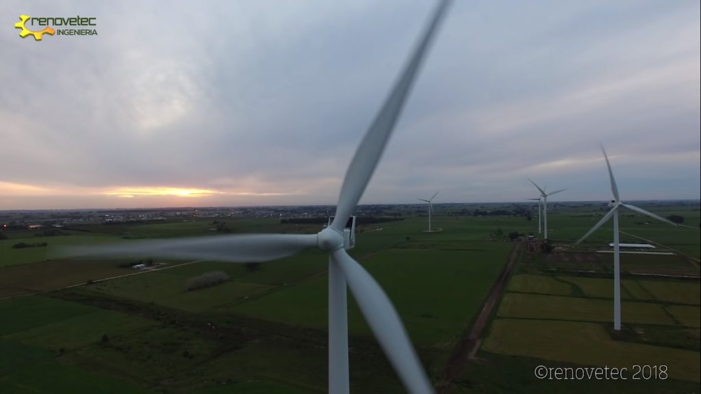 aerogeneradores en un parque de palas eólicas parque eólico