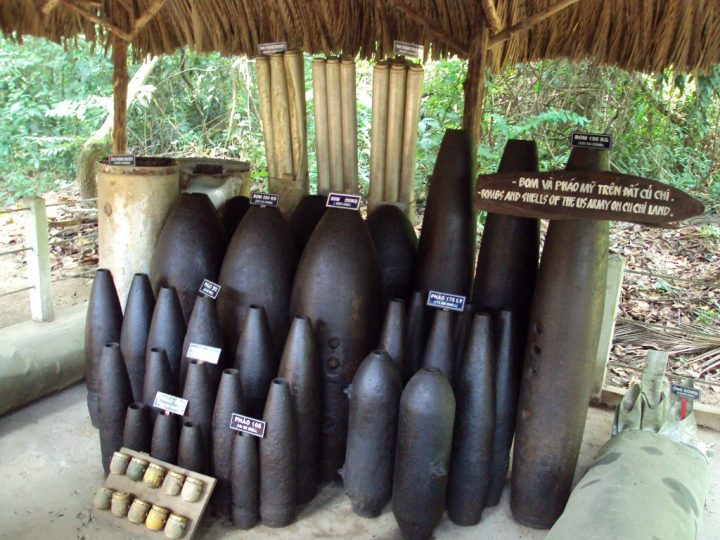 Las bombas de la guerra de vietnam y el agente naranja